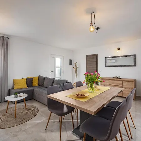 Stunning In With Kitchen * Labin