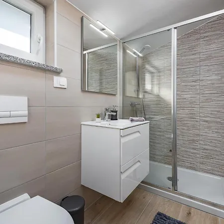 Stunning In With Kitchen * Labin