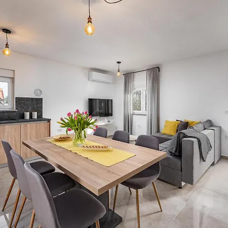Nyaraló Stunning In With Kitchen Labin